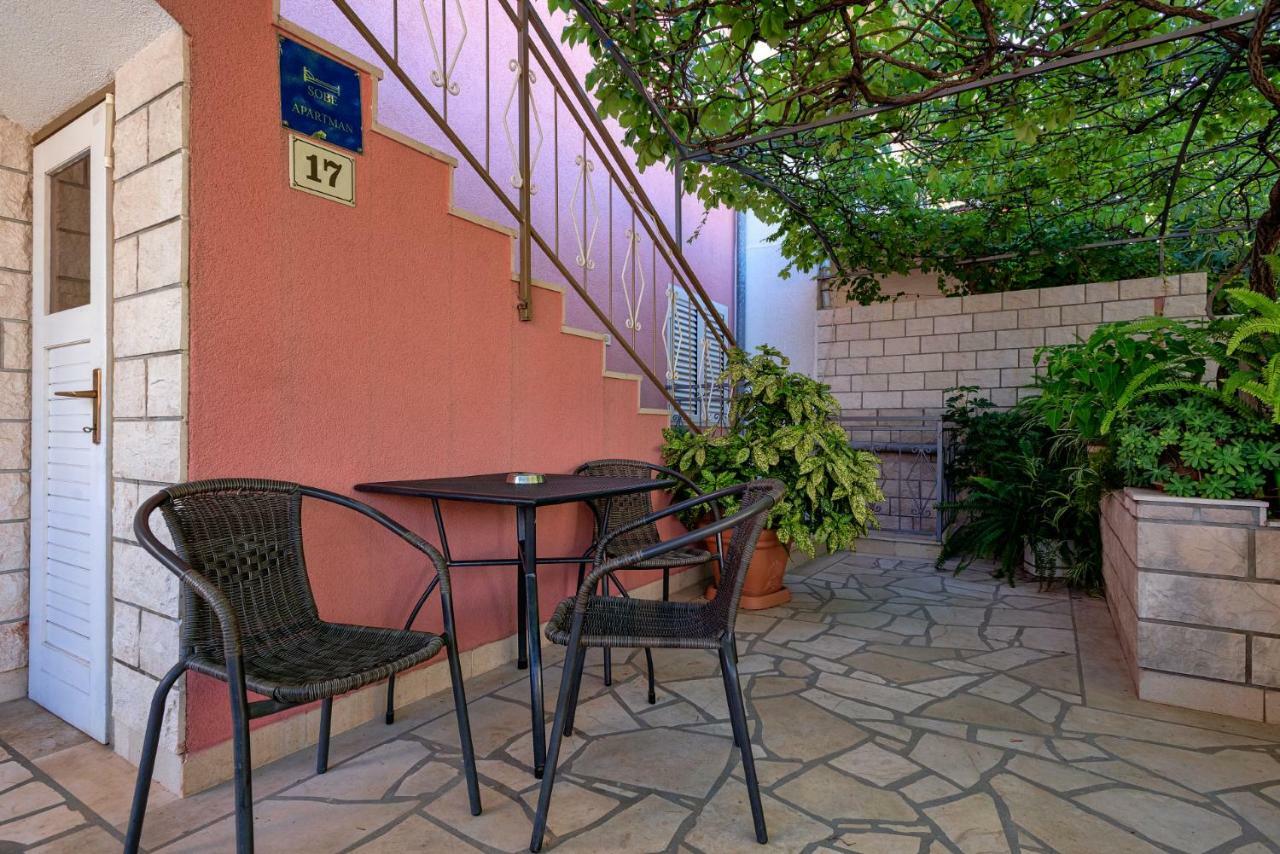 Apartments Ana Buratovic Stari Grad  Dış mekan fotoğraf