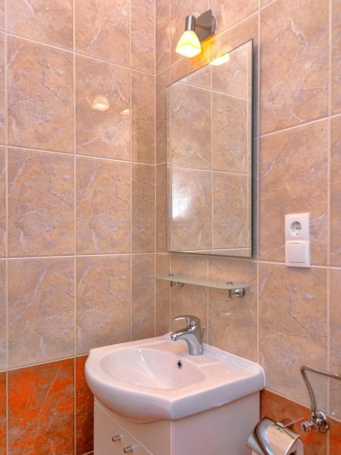 Apartments Ana Buratovic Stari Grad  Dış mekan fotoğraf