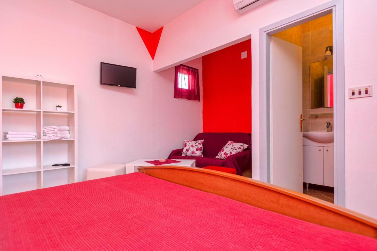 Apartments Ana Buratovic Stari Grad  Dış mekan fotoğraf